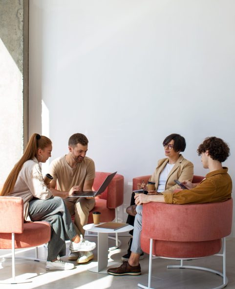 Spazio di lavoro moderno che mostra un ambiente di lavoro remoto